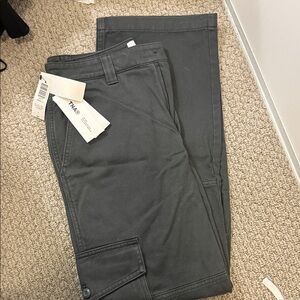 TNA Aritzia Troop Cargo Pants - US 4, NWT MISSING BUTTON